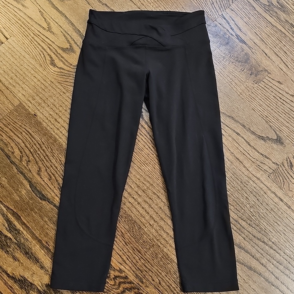 Lululemon Athletica Lowrise Classic Cropped Black Leggings - Picture 2 of 6